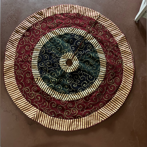 Vintage Christmas Tree Skirt - Picture 1 of 4